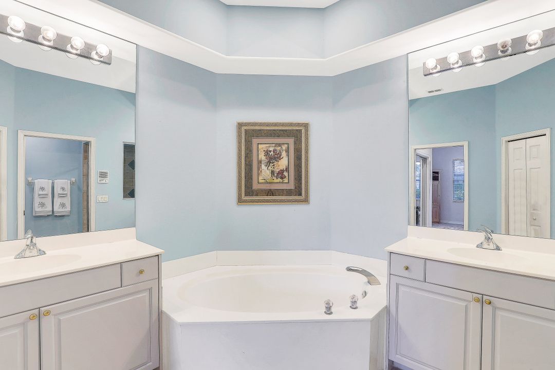 12655 Fox Ridge Dr, Bonita Springs, FL 34135