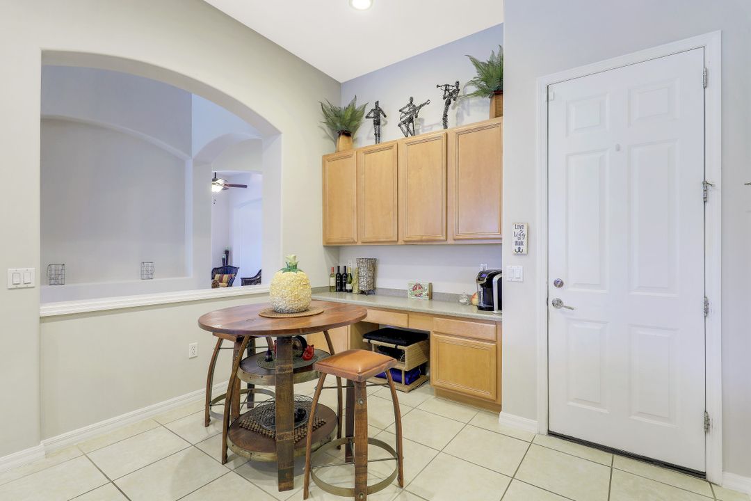 2065 Mandarin Ln, Naples, FL 34120