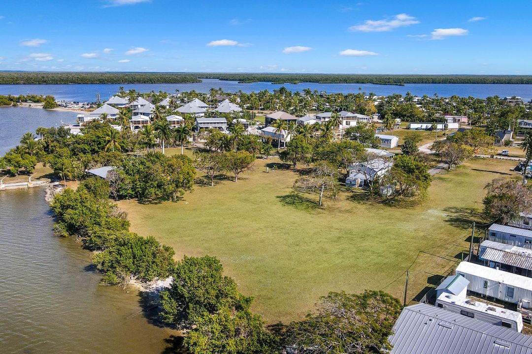 173 N Lopez Ln, Chokoloskee, FL 34138