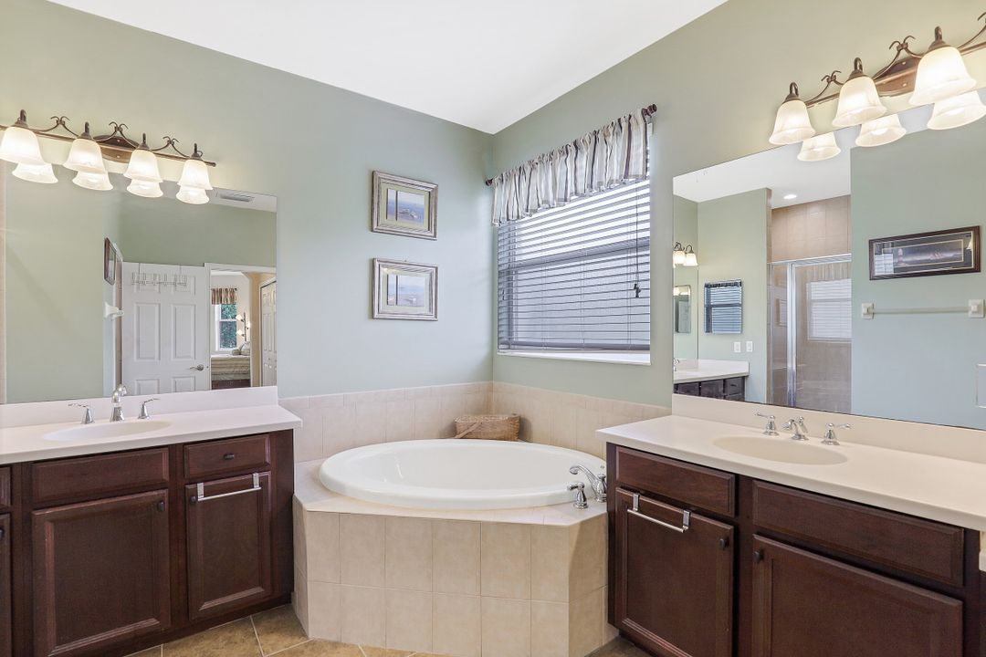 3560 Dandolo Cir, Cape Coral, FL 33909