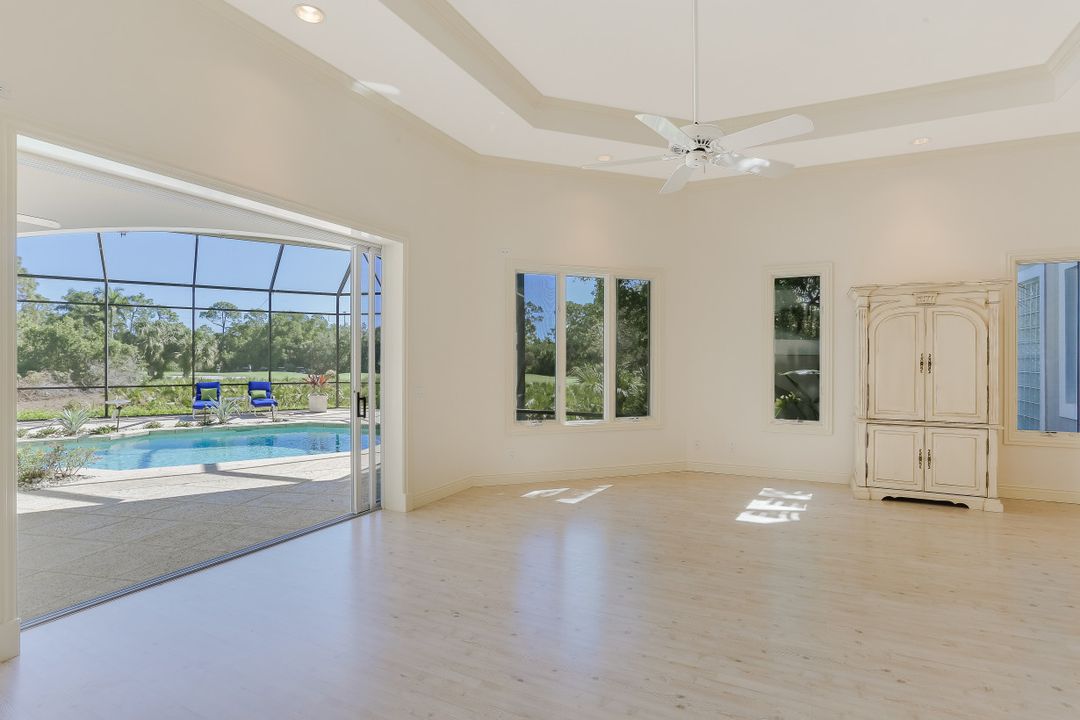 969 Barcarmil Way, Naples, FL 34110