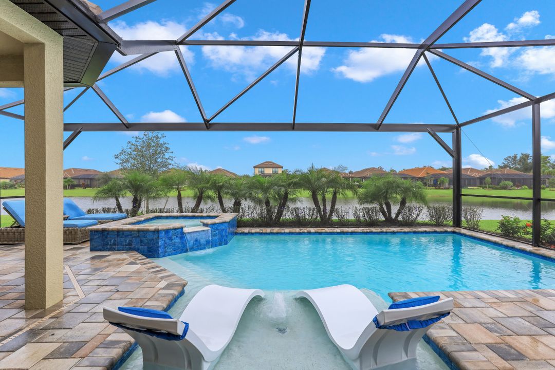 8673 Dilillo Ct, Naples, FL 34119