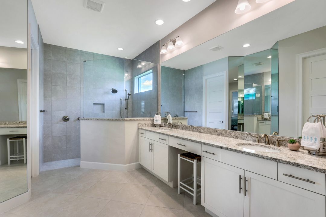 5771 Clarendon Dr, Naples, FL 34113