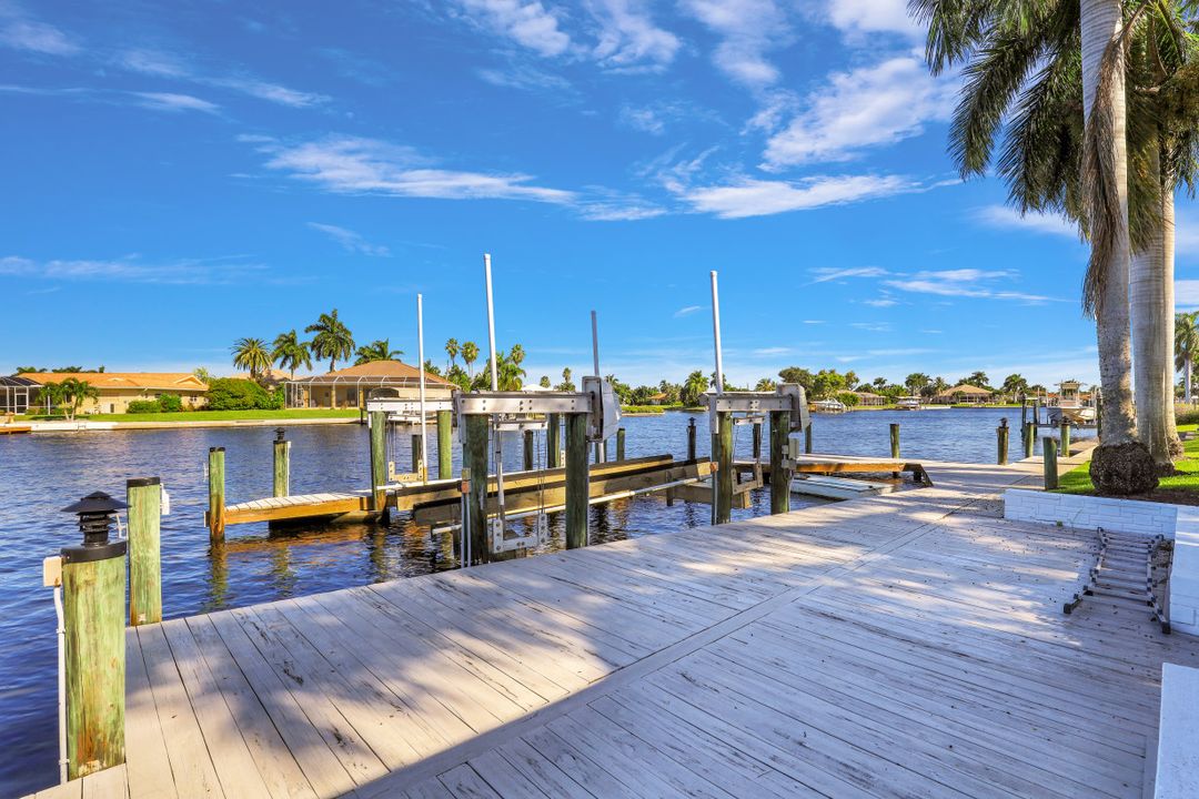 105 Bayshore Dr, Cape Coral, FL 33904
