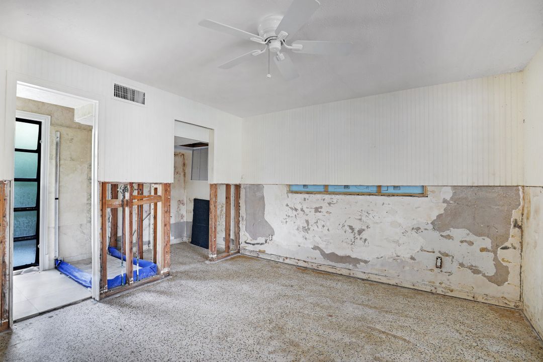 140 2nd Ave S, Naples, FL 34102