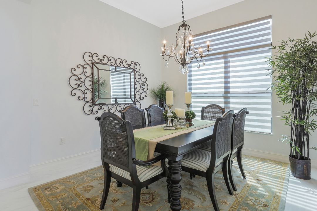 7497 Lantana Cir, Naples, FL 34119