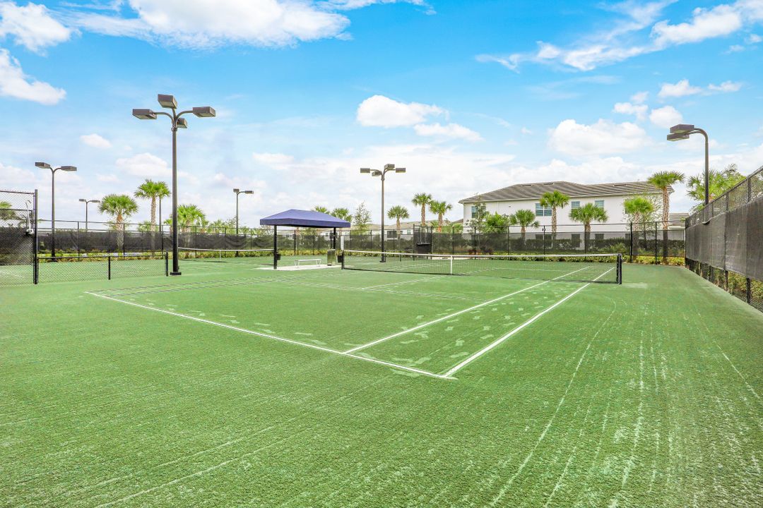 9003 Redonda Dr, Naples, FL 34114