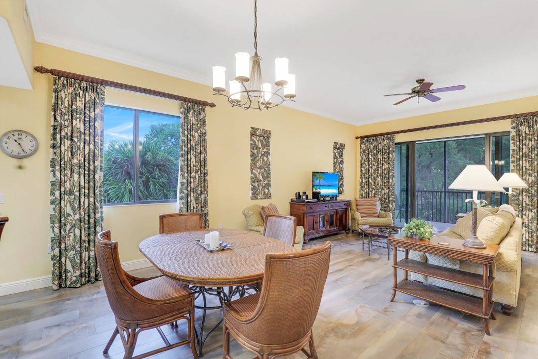 1025 Sandpiper St #E-203, Naples, FL 34102