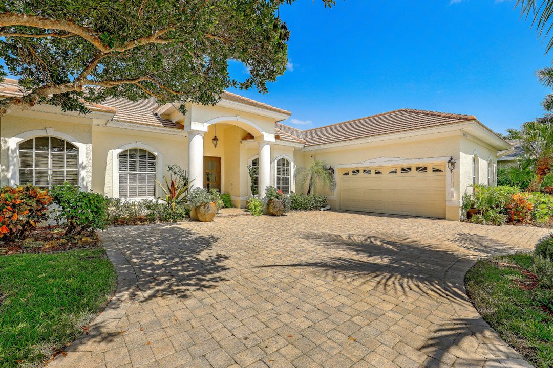 28416 Sombrero Dr, Bonita Springs, FL 34135