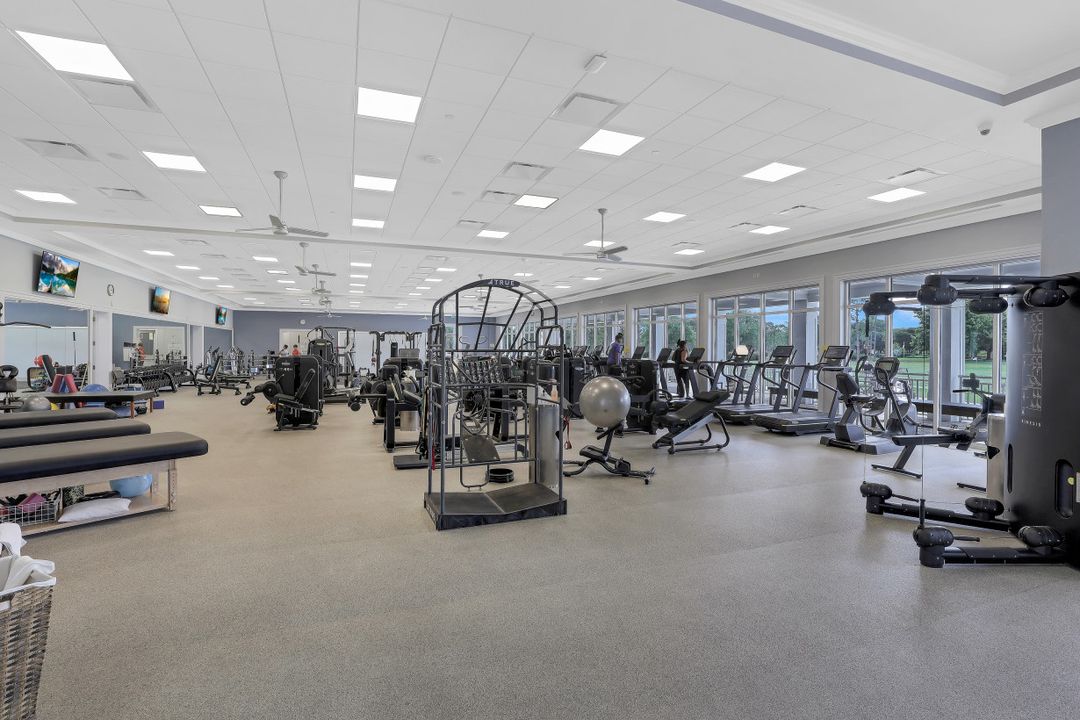 10030 Florence Cir, Naples, FL 34119