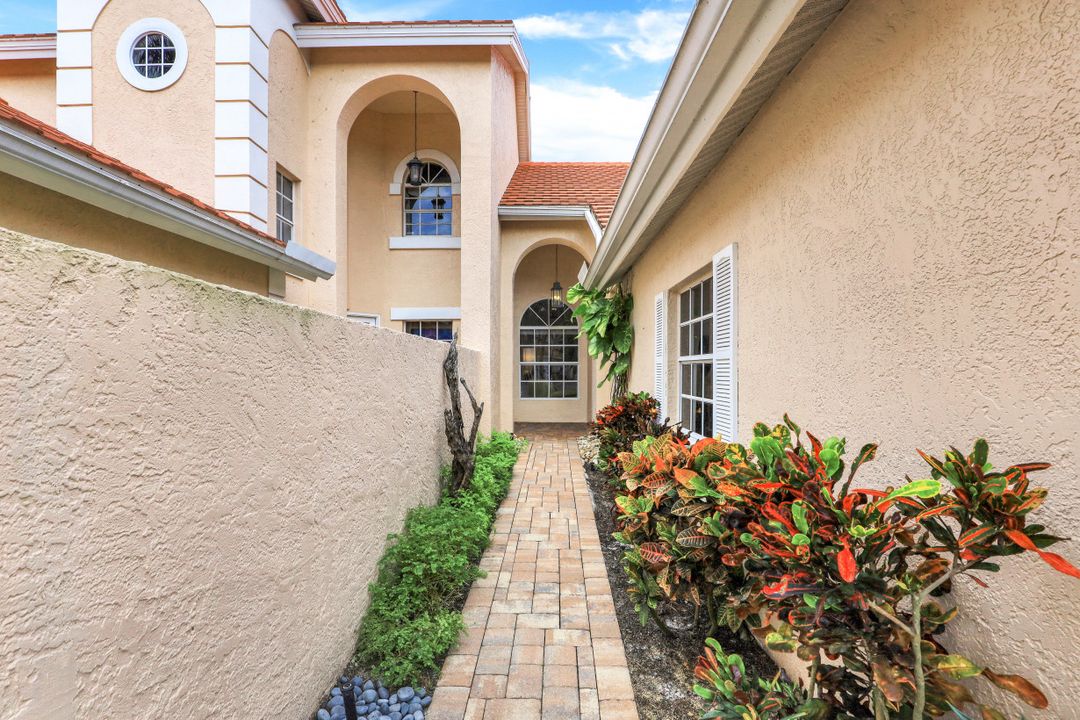 2180 Paget Cir, Naples, FL 34112
