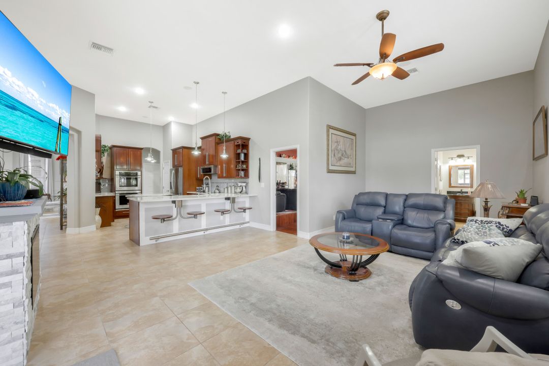 720 SW 13th St, Cape Coral, FL 33991