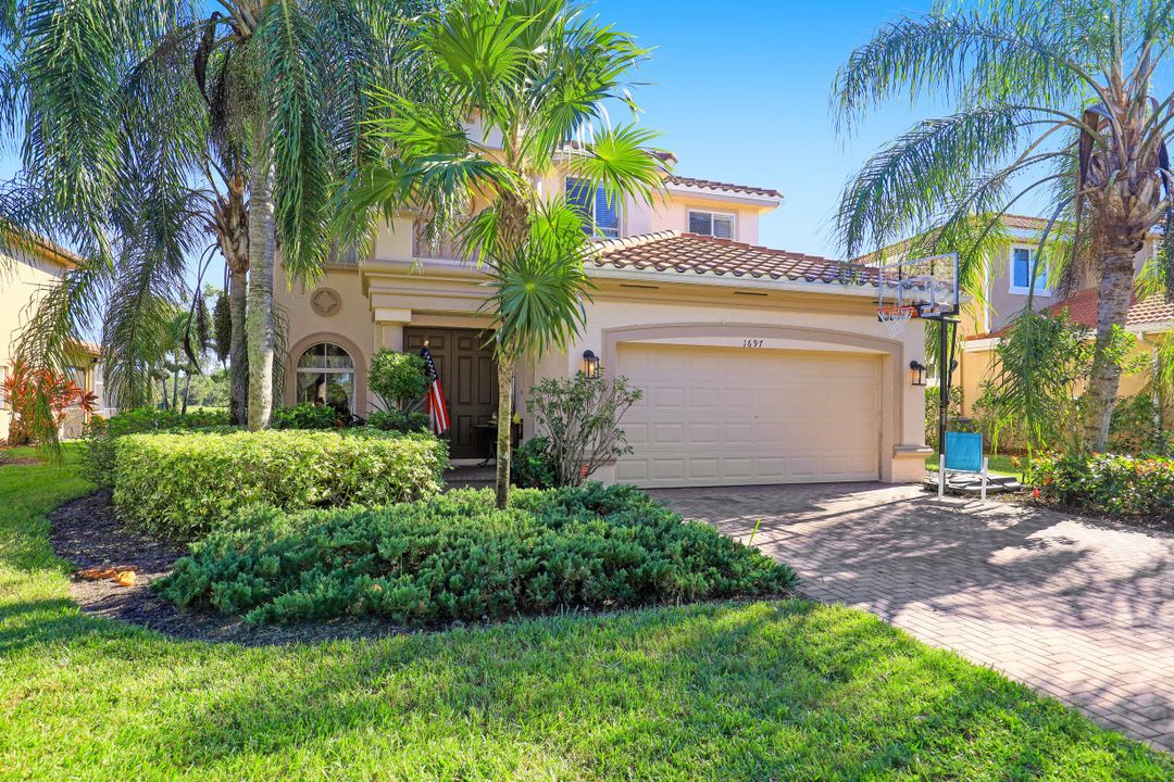1697 Birdie Dr, Naples, FL 34120