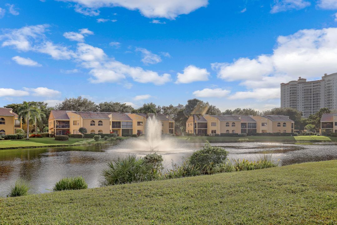 571 Beachwalk Cir #101, Naples, FL 34108