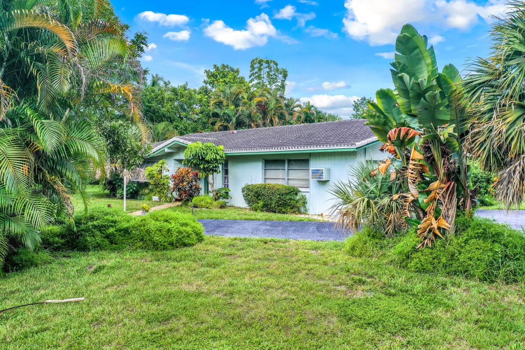3225 Crayton Rd, Naples, FL 34103
