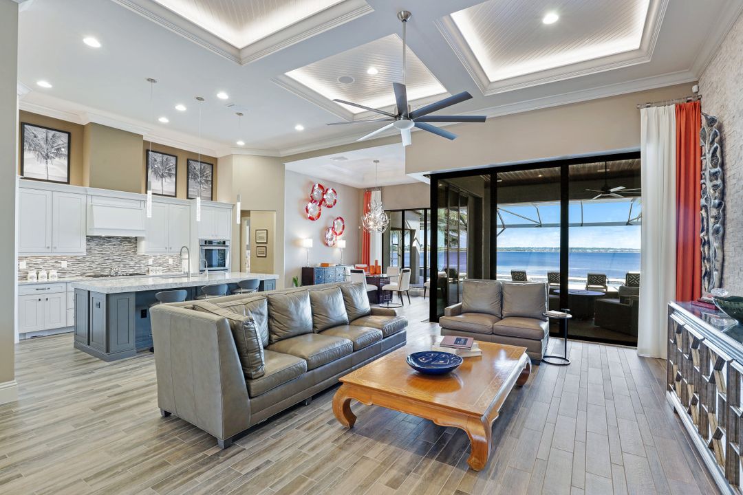 9067 Breakwater Dr, Naples, FL 34120