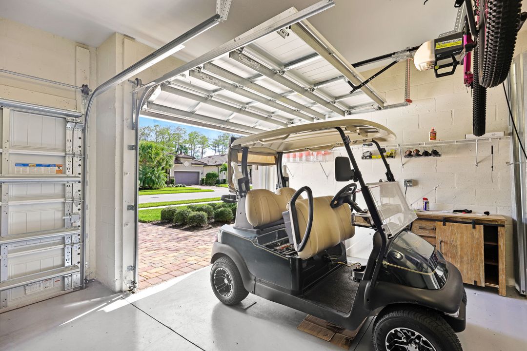 9431 Greyhawk Trl, Naples, FL 34120