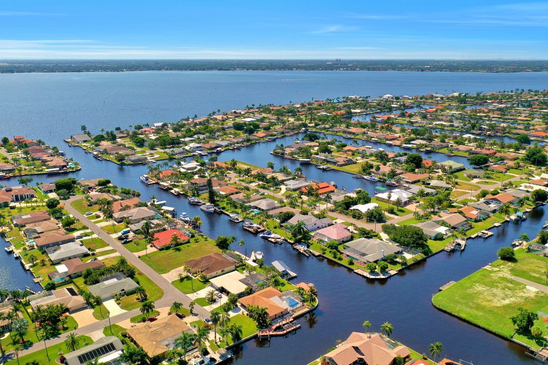 1902 SE 32nd St, Cape Coral, FL 33904