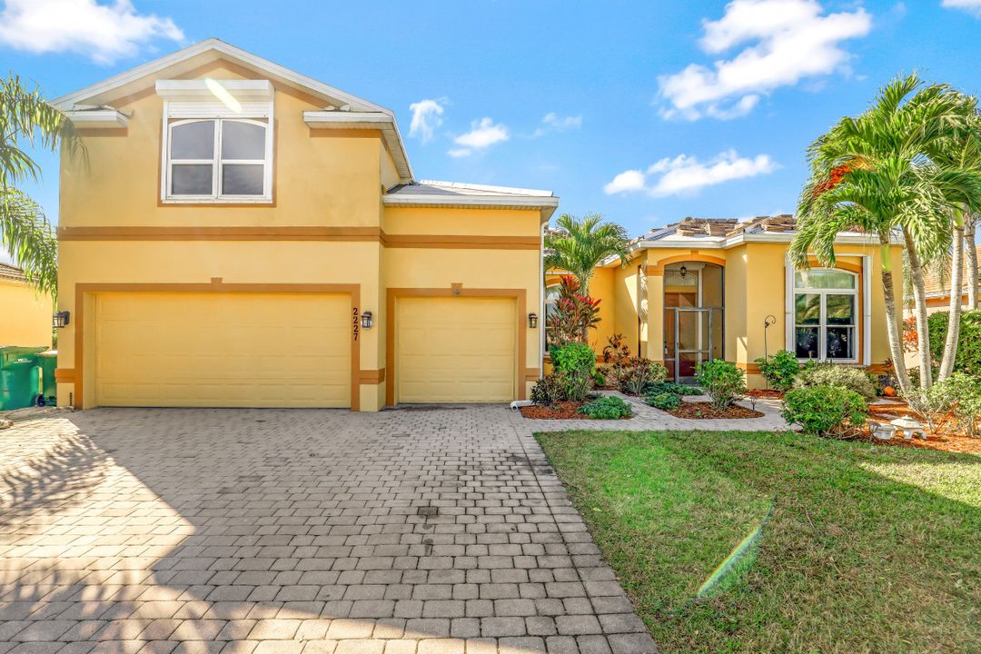 2227 Grove Dr, Naples, FL 34120