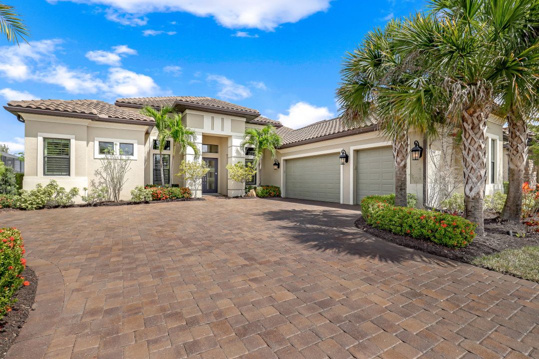 9067 Sorreno Ct, Naples, FL 34114