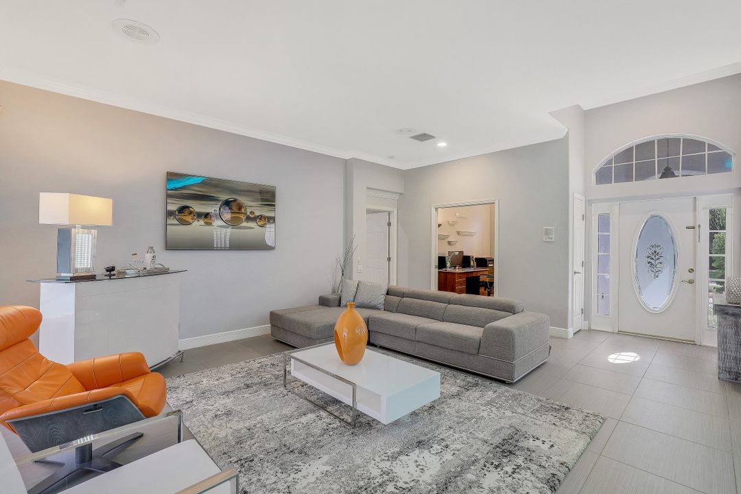 997 Aqua Ln, Fort Myers, FL 33919