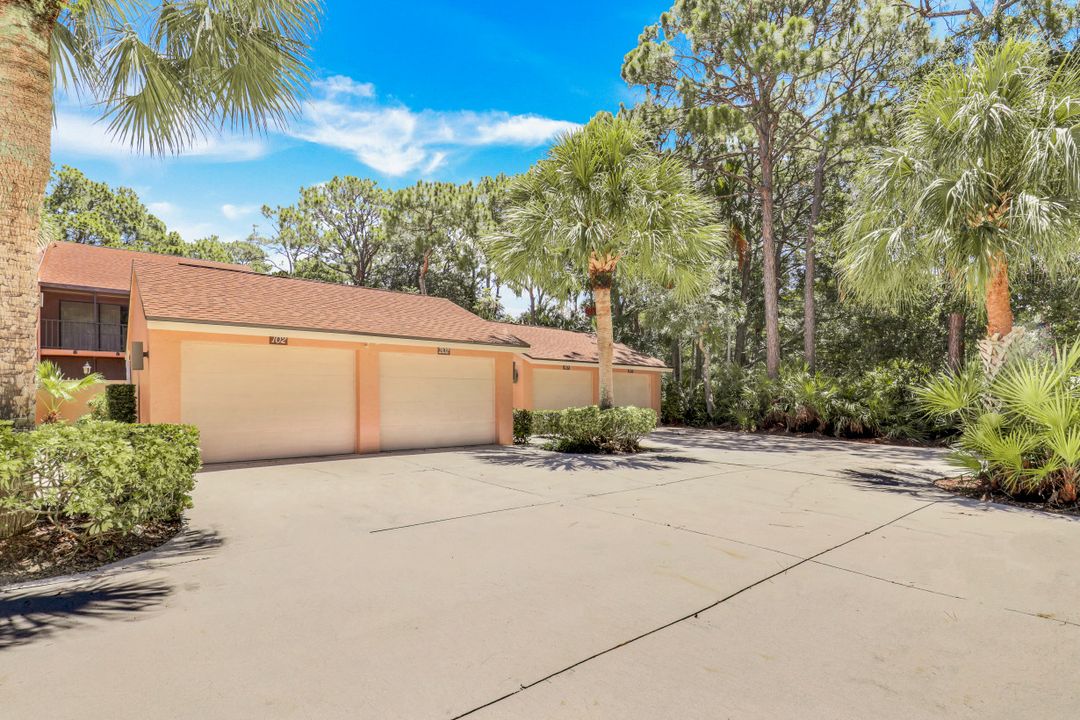 15330 Cedarwood Ln, Naples, FL 34110