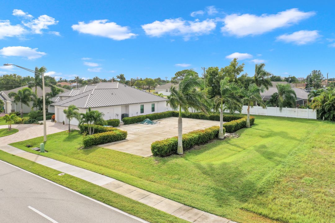 1612 Beach Pkwy W, Cape Coral, FL 33914