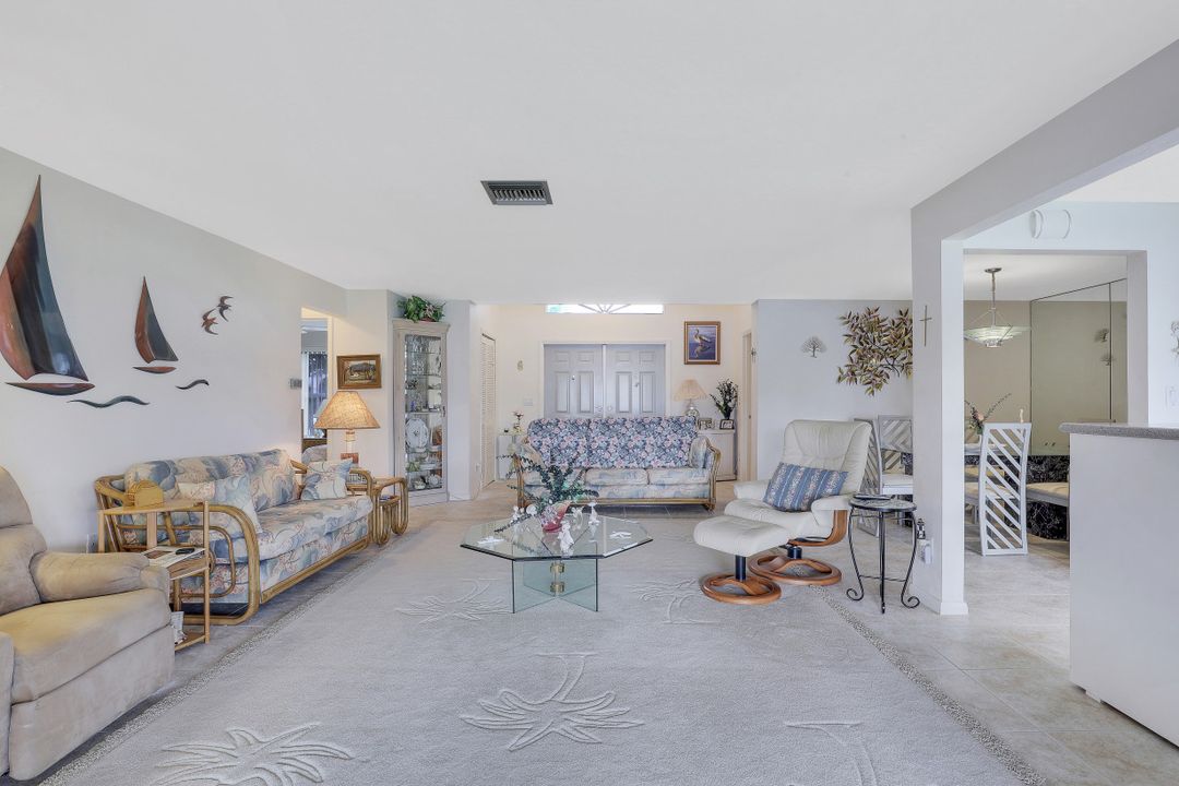 1923 SE 45th St, Cape Coral, FL 33904