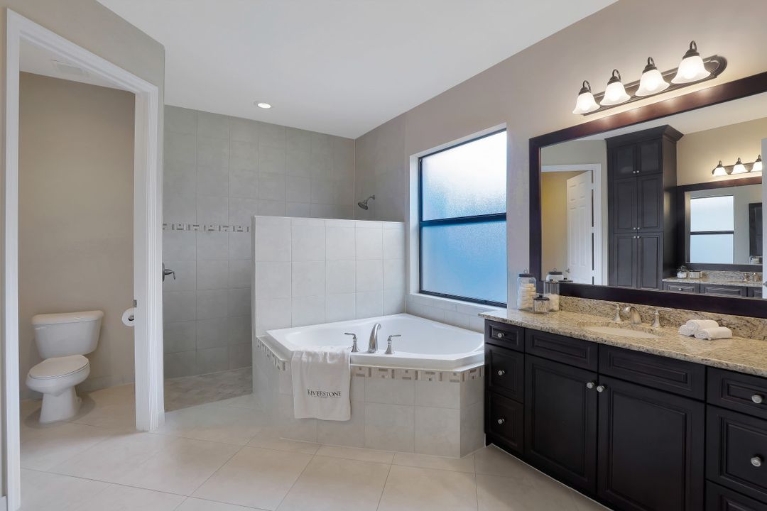 3271 Pacific Dr, Naples, FL 34119