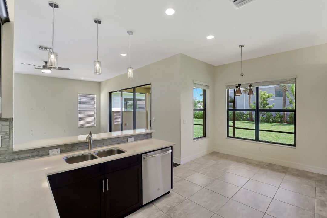 4489 Aurora St, Naples, FL 34119