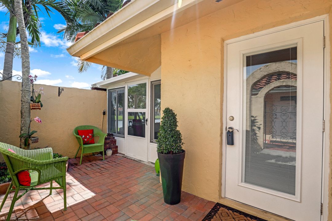 146 Harrison Rd, Naples, FL 34112