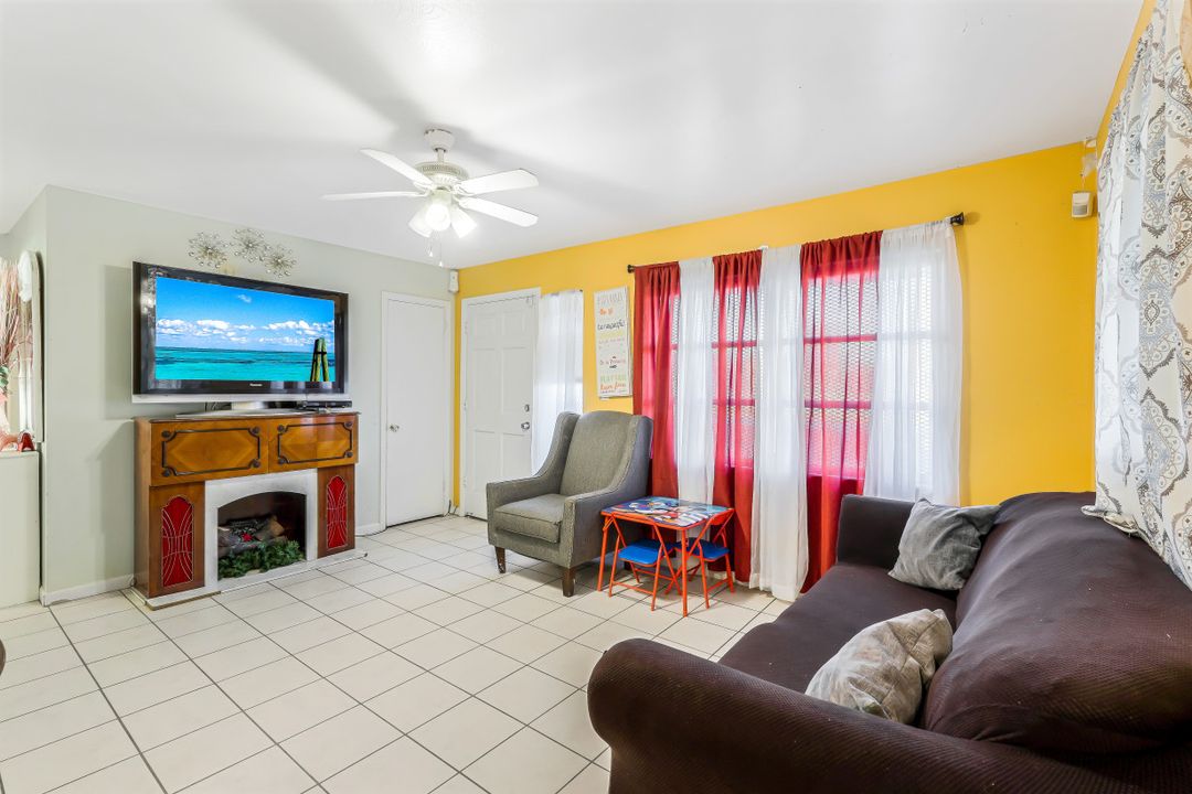 926 Marsh Ave, Fort Myers, FL 33905