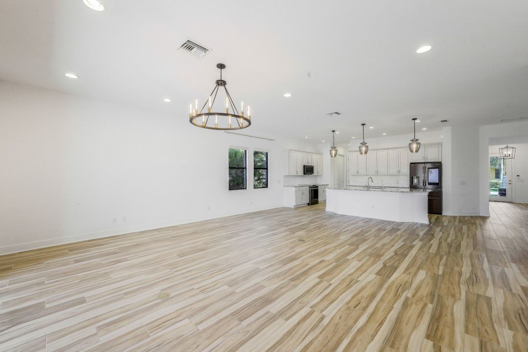 4098 Raffia Dr, Naples, FL 34119