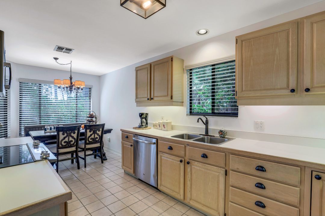 27100 Oakwood Lake Dr, Bonita Springs, FL 34134