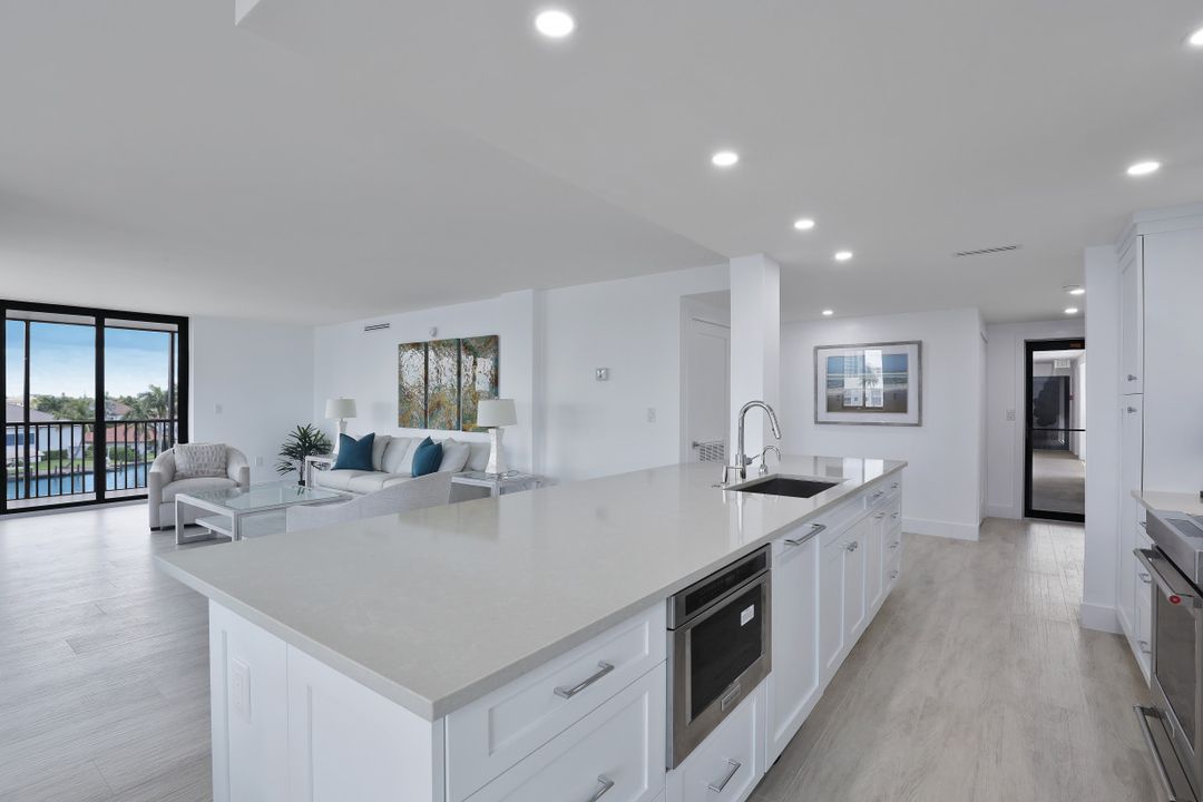 10482 Gulf Shore Dr #231, Naples, FL 34108