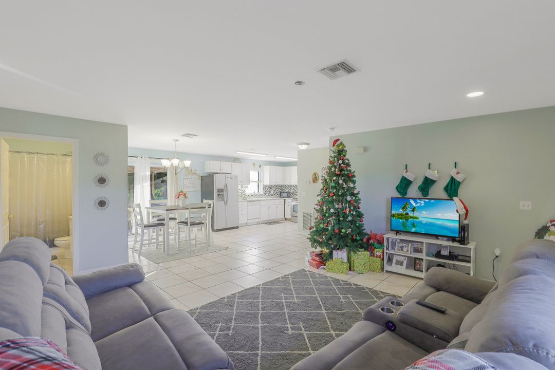 5250 Texas Ave, Naples, FL 34113