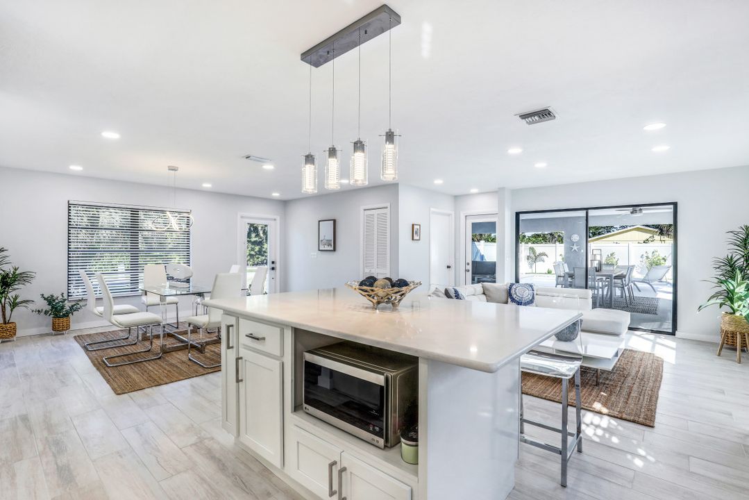 703 92nd Ave N, Naples, FL 34108