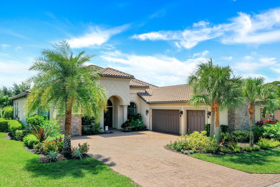 8678 Amour Ct, Naples, FL 34119