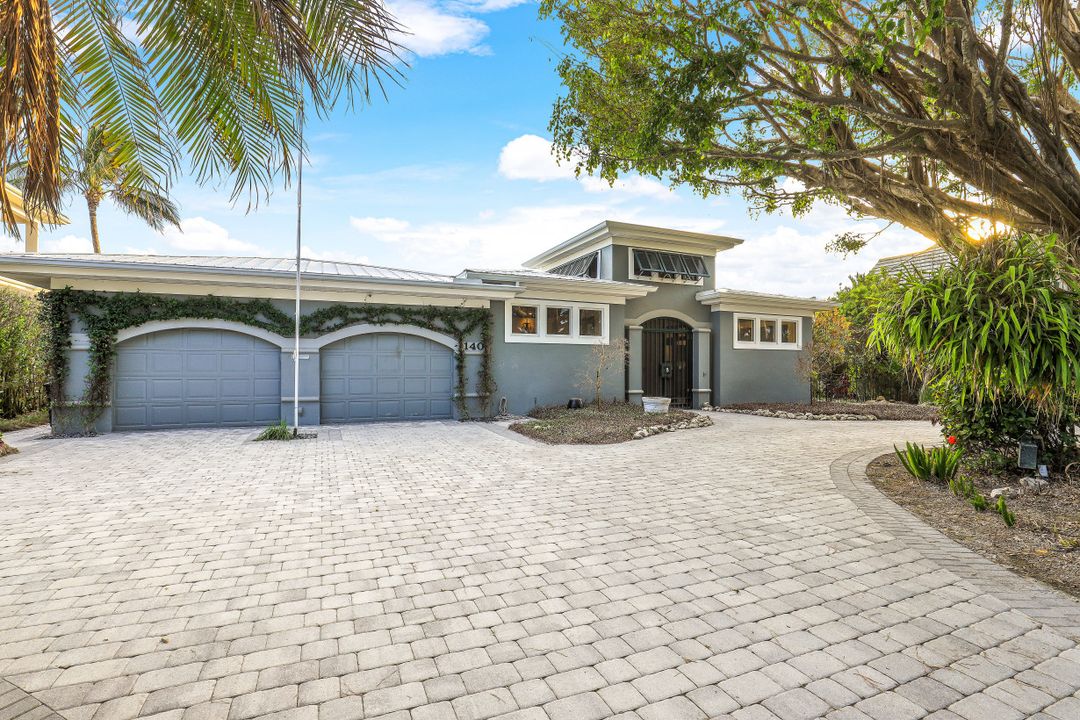 140 2nd Ave S, Naples, FL 34102