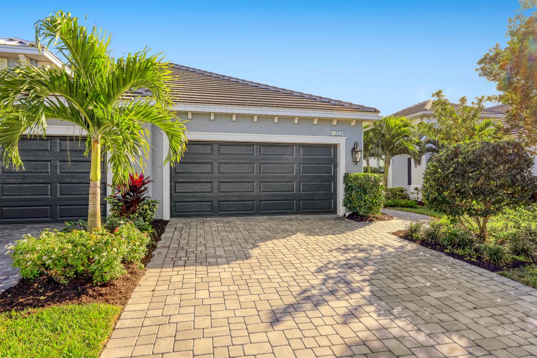 2239 Marquesa Cir, Naples, FL 34112