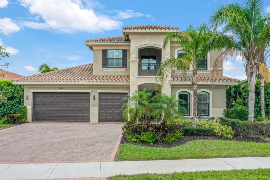 2939 Cinnamon Bay Cir, Naples, FL 34119