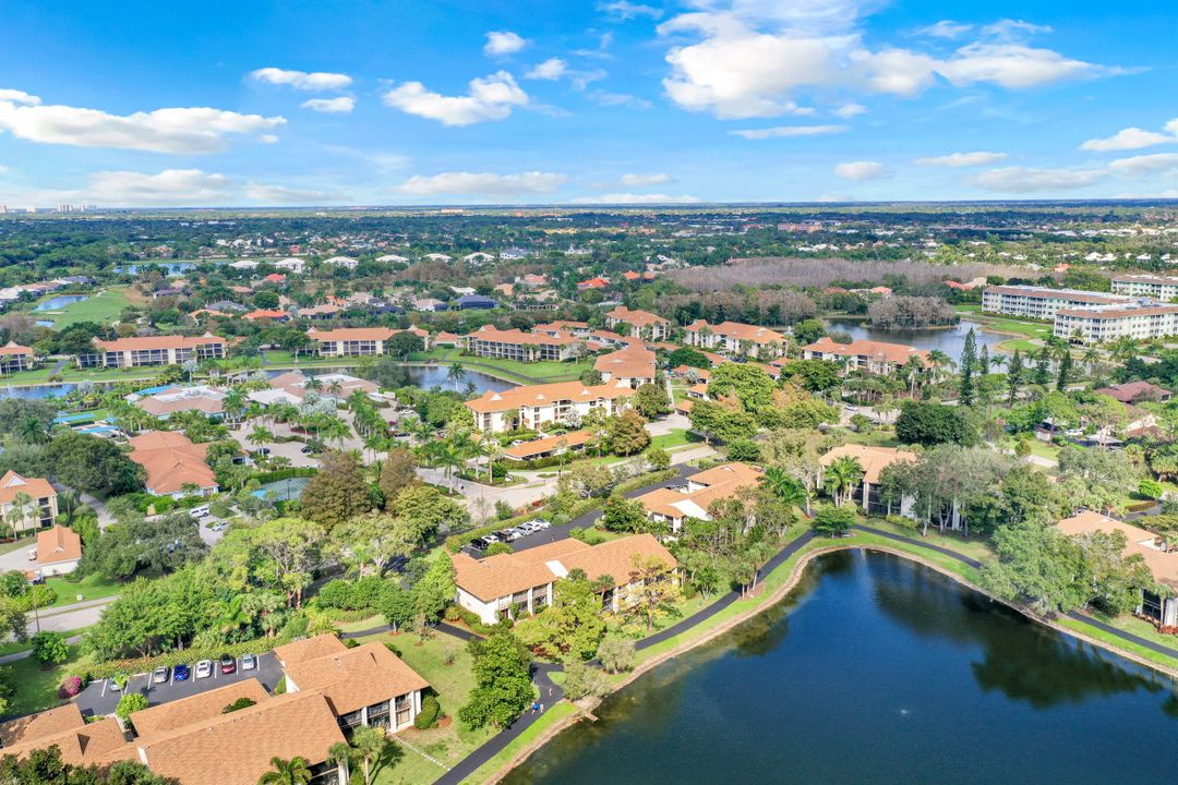 560 Retreat Dr #201, Naples, FL 34110