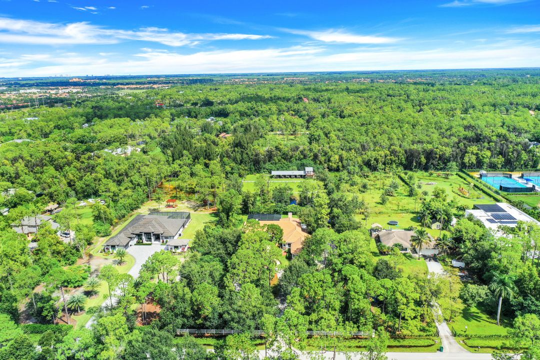 6881 Bottlebrush Ln, Naples, FL 34109