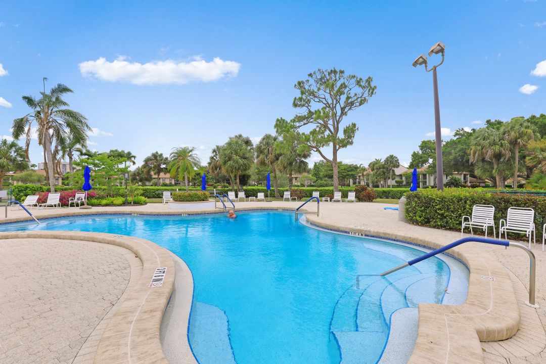 544 Retreat Dr #201, Naples, FL 34110