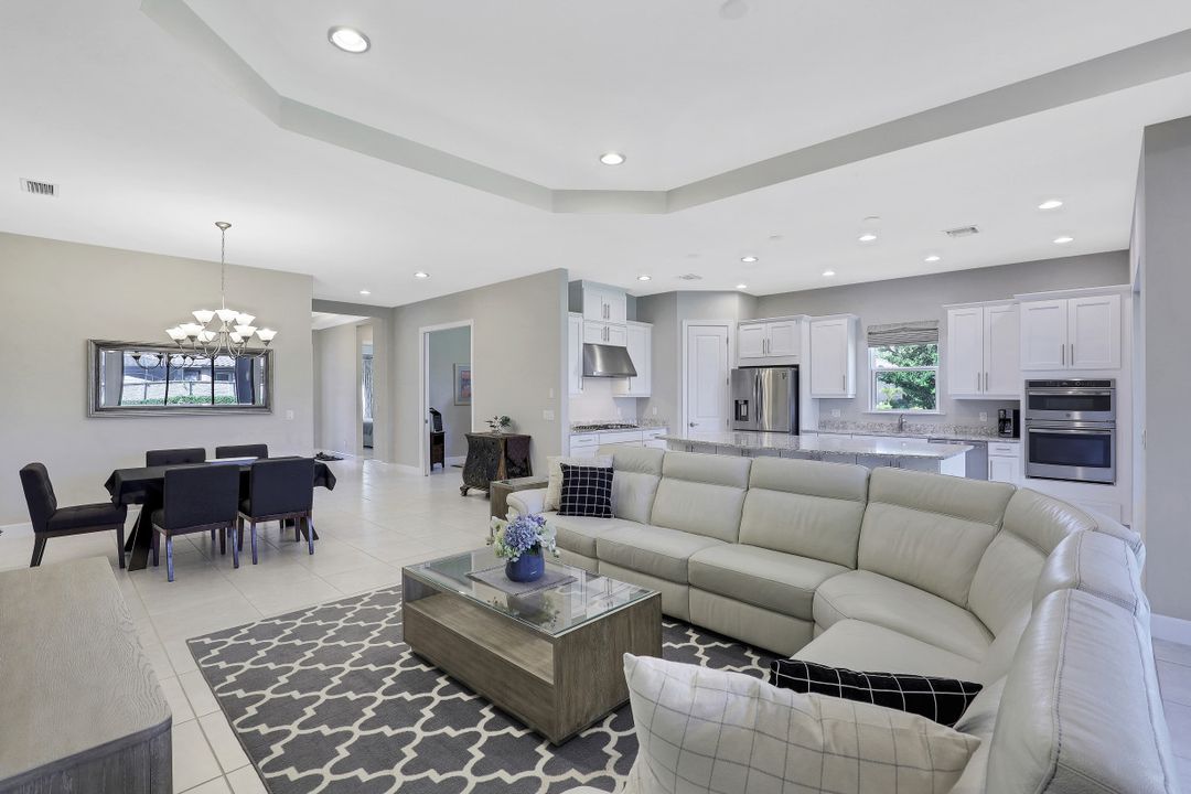 8199 Lucello Terrace N, Naples, FL 34114