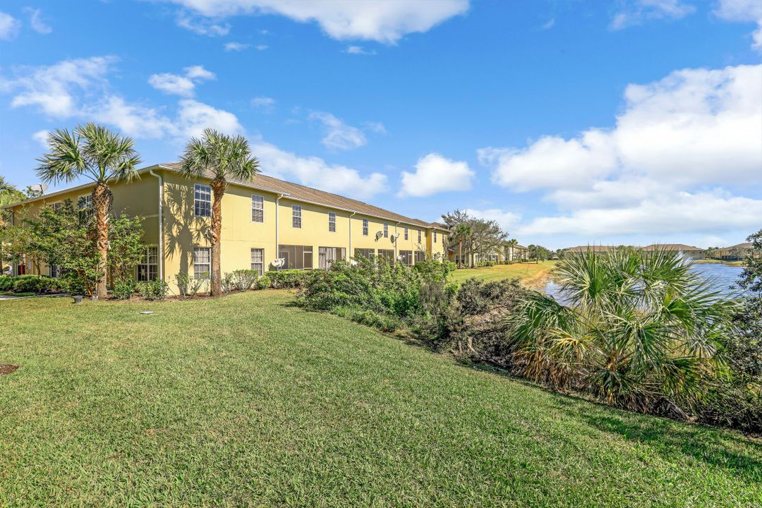 9063 Gervais Cir #1207, Naples, FL 34120
