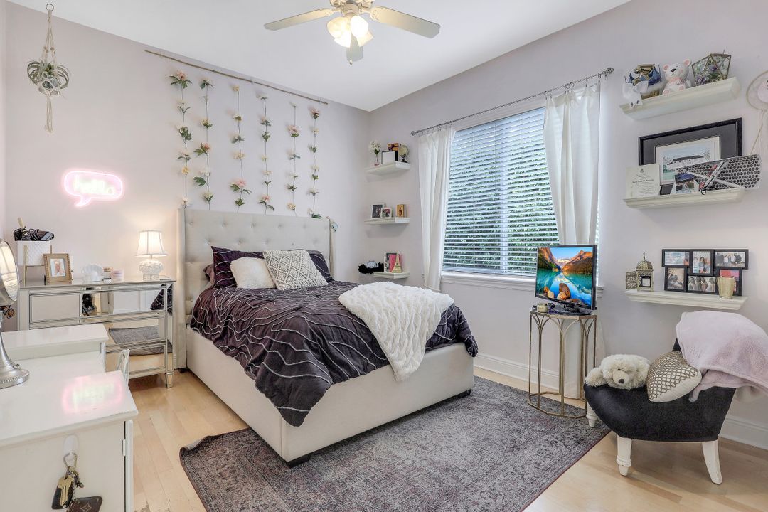 9925 Clear Lake Cir, Naples, FL 34109