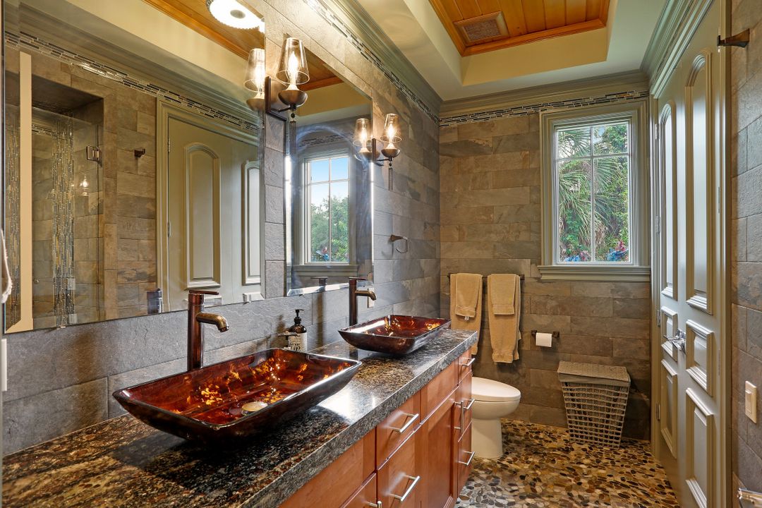 5610 Bur Oaks Ln, Naples, FL 34119