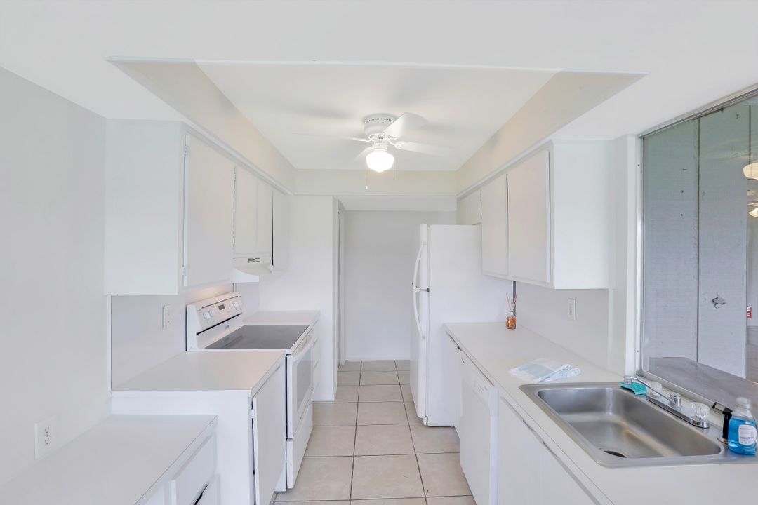 825 Lucerne Pkwy, Cape Coral, FL 33904