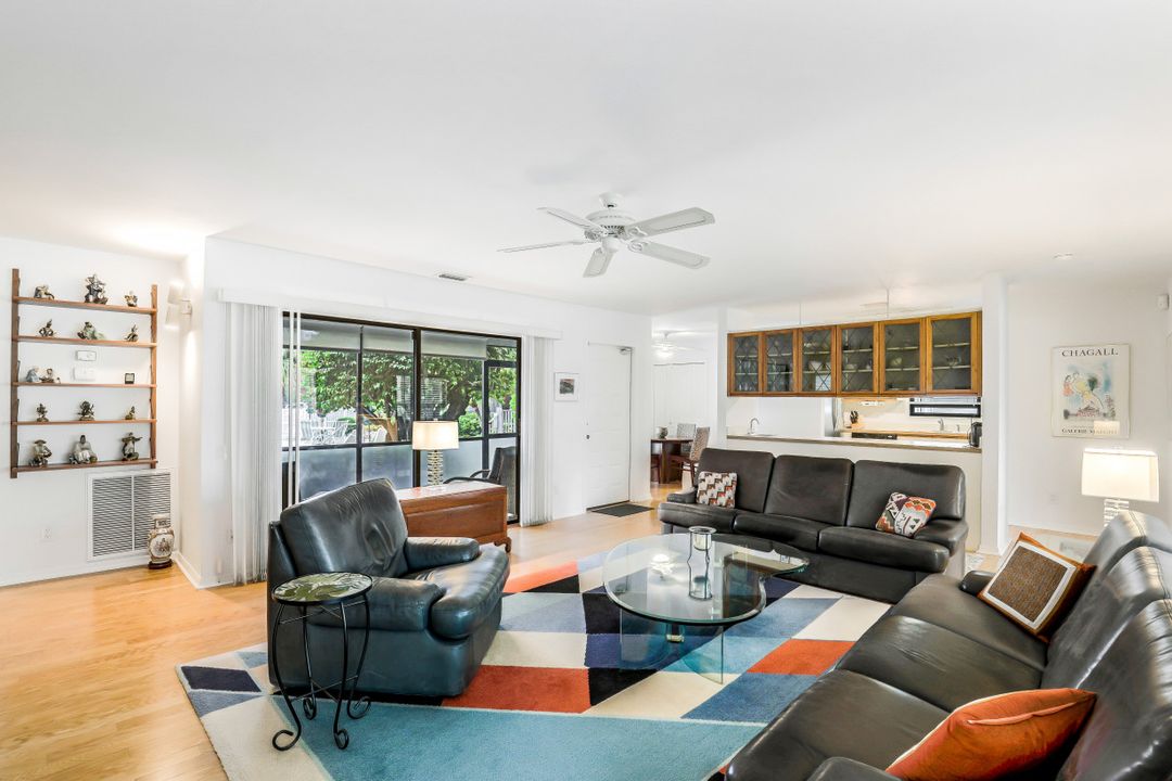 880 8th Ave S #101, Naples, FL 34102